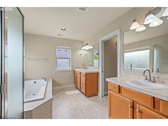 6190 Ne RIDGESTONE Ct, Hillsboro, OR 97124