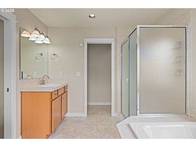 6190 Ne RIDGESTONE Ct, Hillsboro, OR 97124