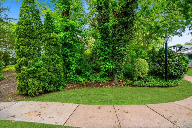 831 Blue Ridge Drive, Medford, NY 11763