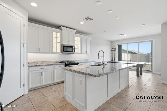 6926 W WINSTON Drive, Laveen, AZ 85339