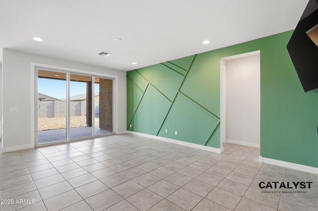 6926 W WINSTON Drive, Laveen, AZ 85339
