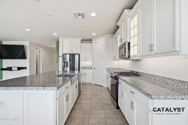 6926 W WINSTON Drive, Laveen, AZ 85339