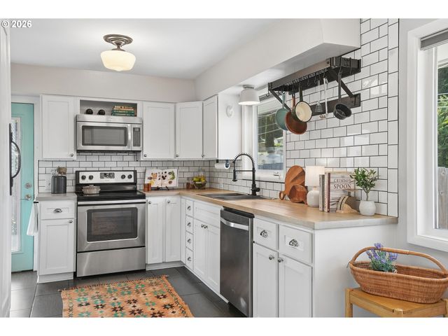 1120 Ne 162ND Ave, Portland, OR 97230