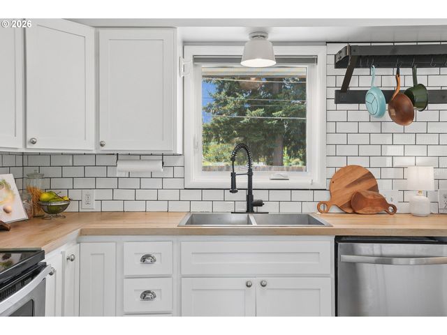 1120 Ne 162ND Ave, Portland, OR 97230