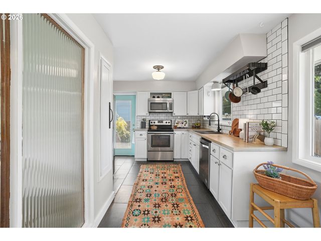 1120 Ne 162ND Ave, Portland, OR 97230