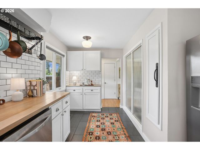 1120 Ne 162ND Ave, Portland, OR 97230