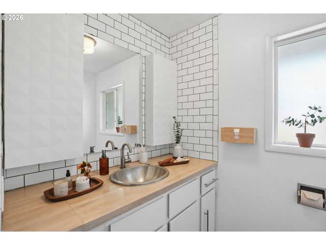 1120 Ne 162ND Ave, Portland, OR 97230