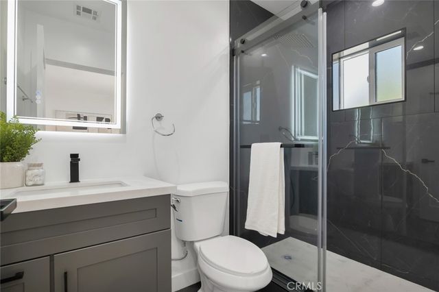 2117 W Clark Avenue, Burbank, CA 91506