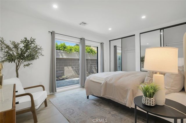 2117 W Clark Avenue, Burbank, CA 91506