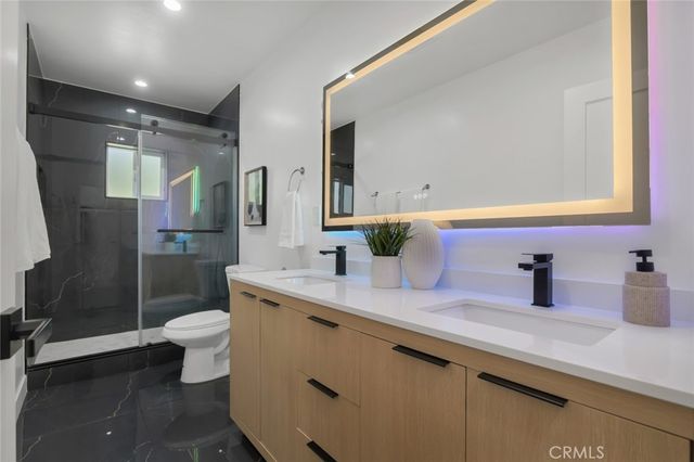 2117 W Clark Avenue, Burbank, CA 91506