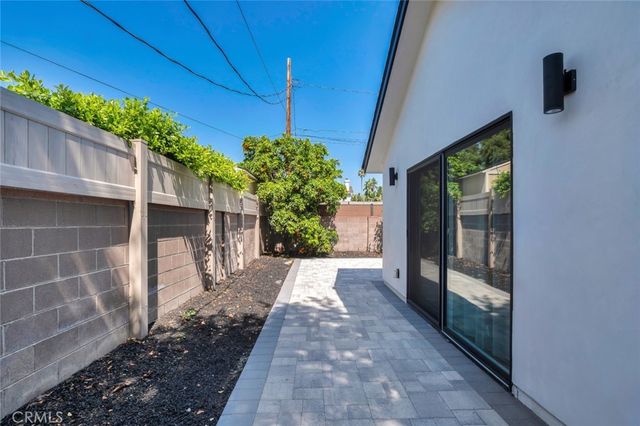 2117 W Clark Avenue, Burbank, CA 91506