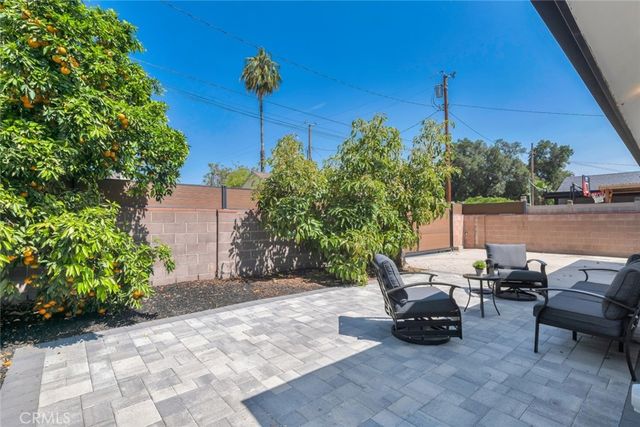 2117 W Clark Avenue, Burbank, CA 91506