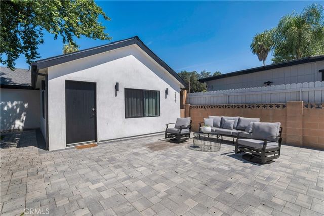 2117 W Clark Avenue, Burbank, CA 91506