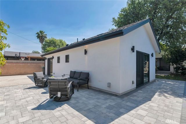 2117 W Clark Avenue, Burbank, CA 91506
