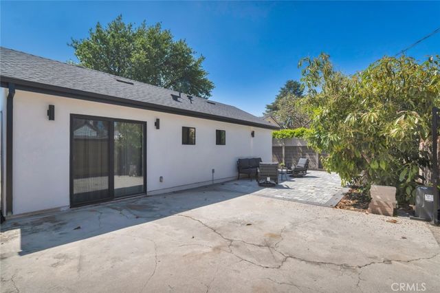 2117 W Clark Avenue, Burbank, CA 91506
