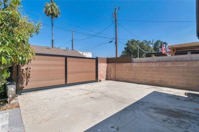 2117 W Clark Avenue, Burbank, CA 91506