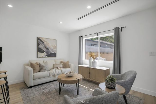 2117 W Clark Avenue, Burbank, CA 91506