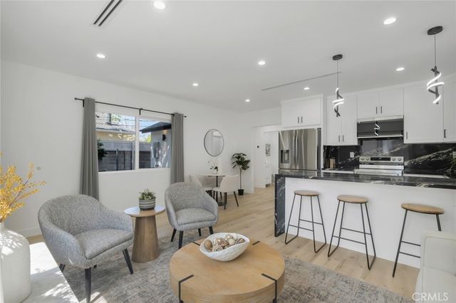 2117 W Clark Avenue, Burbank, CA 91506