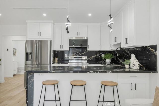 2117 W Clark Avenue, Burbank, CA 91506