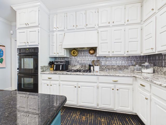 12 Country Club Circle, Searcy, AR 72143