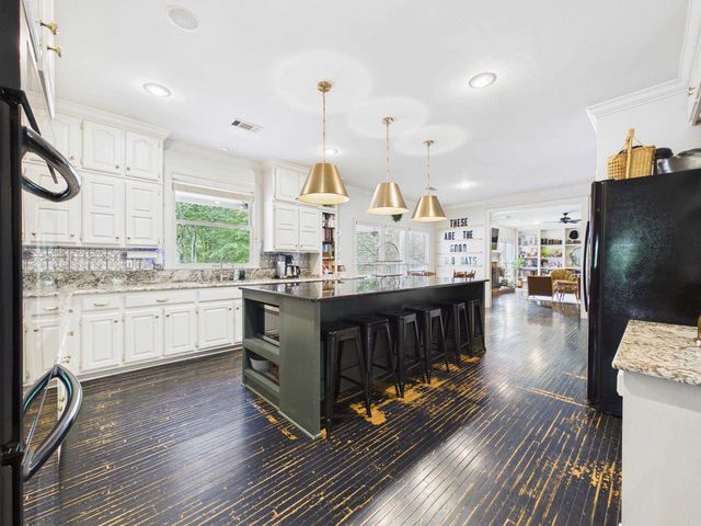 12 Country Club Circle, Searcy, AR 72143
