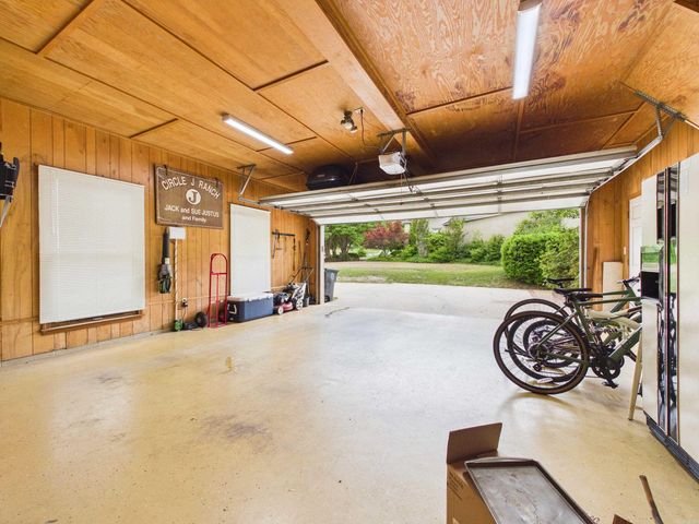 12 Country Club Circle, Searcy, AR 72143