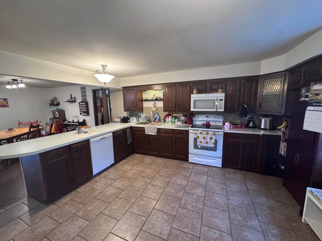 207 E Meadow Avenue, Crane, MO 65633