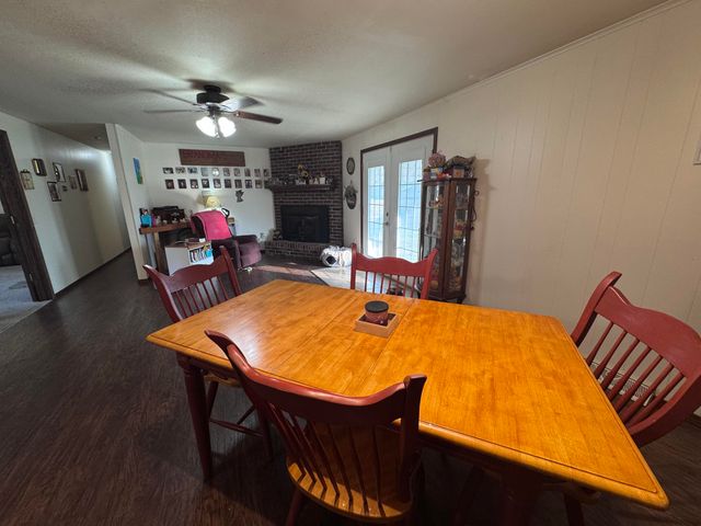 207 E Meadow Avenue, Crane, MO 65633
