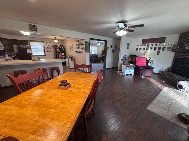 207 E Meadow Avenue, Crane, MO 65633