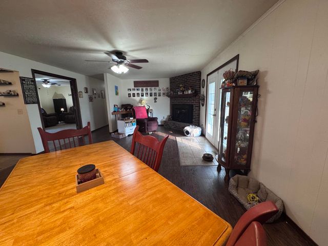 207 E Meadow Avenue, Crane, MO 65633