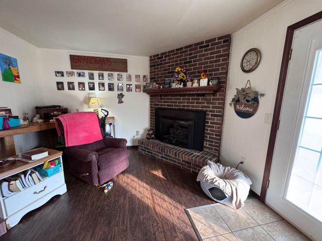 207 E Meadow Avenue, Crane, MO 65633