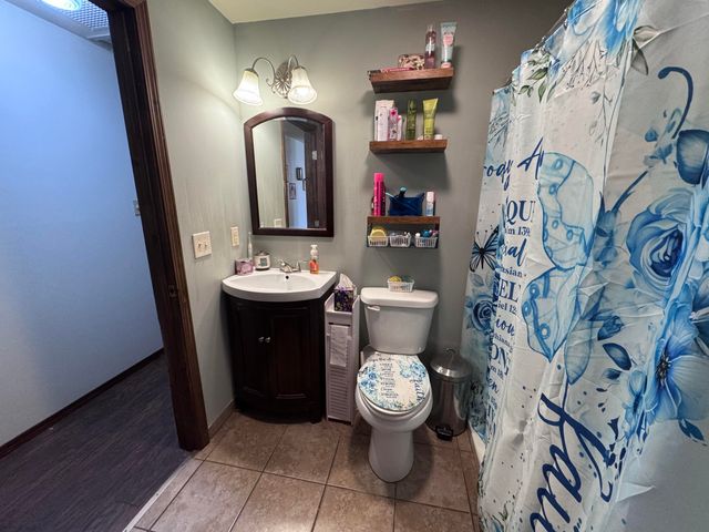 207 E Meadow Avenue, Crane, MO 65633