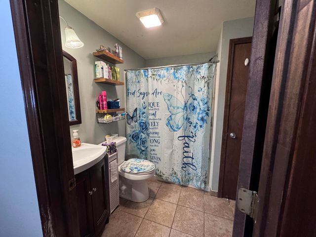 207 E Meadow Avenue, Crane, MO 65633