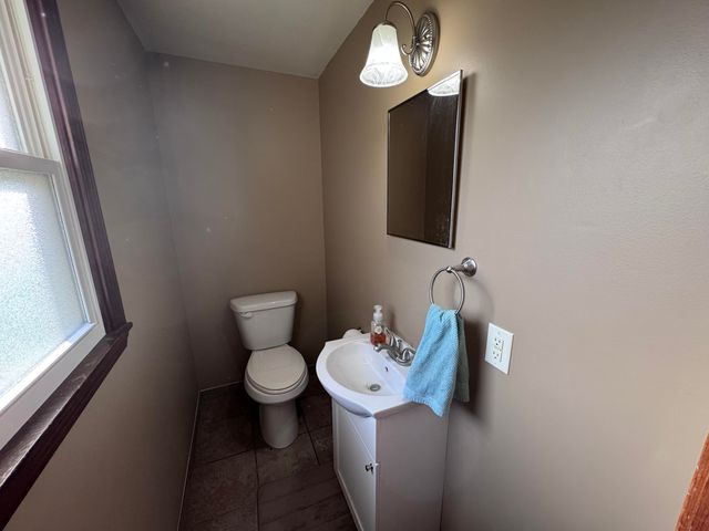 207 E Meadow Avenue, Crane, MO 65633