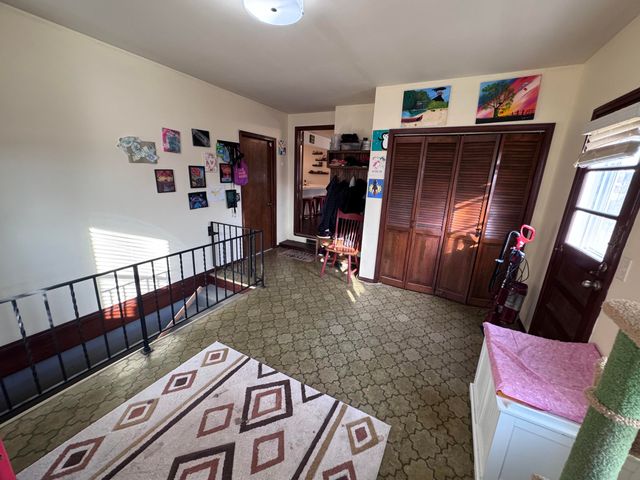 207 E Meadow Avenue, Crane, MO 65633