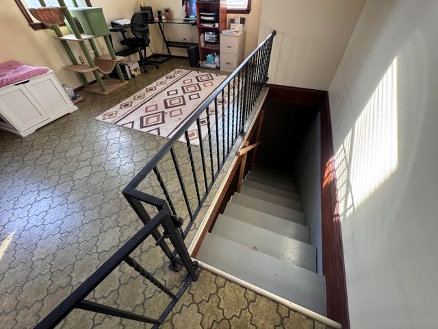 207 E Meadow Avenue, Crane, MO 65633