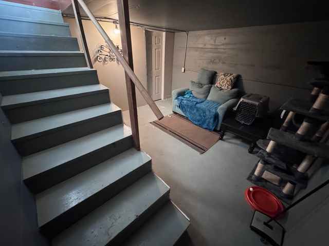 207 E Meadow Avenue, Crane, MO 65633