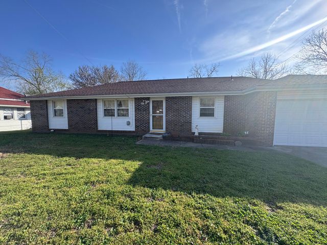 207 E Meadow Avenue, Crane, MO 65633