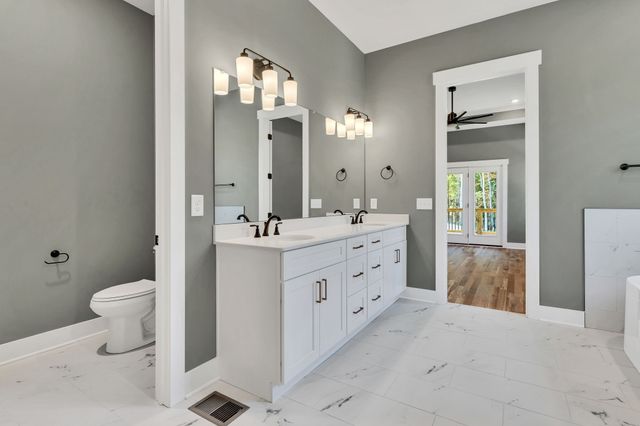 1000 Hogans Branch Rd, Hendersonville, TN 37075