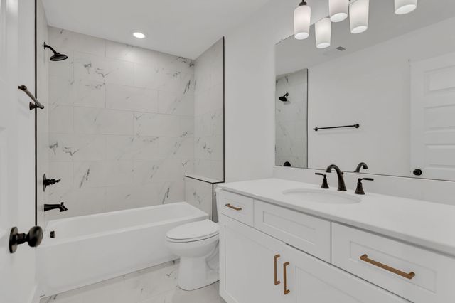 1000 Hogans Branch Rd, Hendersonville, TN 37075