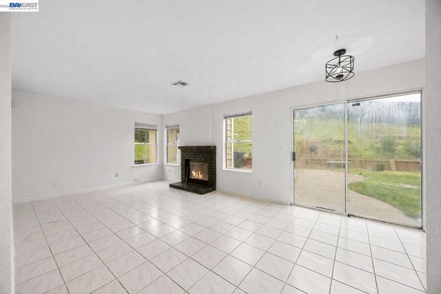 5136 5136 Grass Valley Way, Antioch, CA 94531