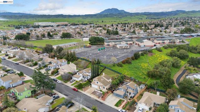 5136 5136 Grass Valley Way, Antioch, CA 94531