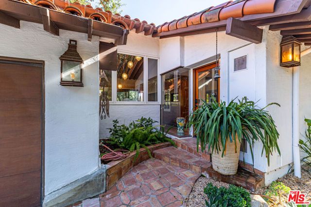 13166 Boca De Canon Lane, Los Angeles, CA 90049