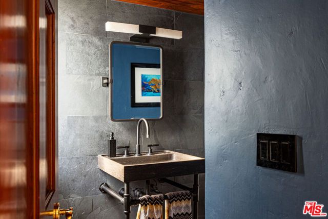 13166 Boca De Canon Lane, Los Angeles, CA 90049