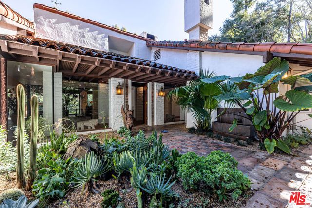 13166 Boca De Canon Lane, Los Angeles, CA 90049