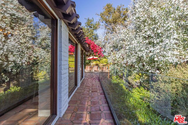 13166 Boca De Canon Lane, Los Angeles, CA 90049