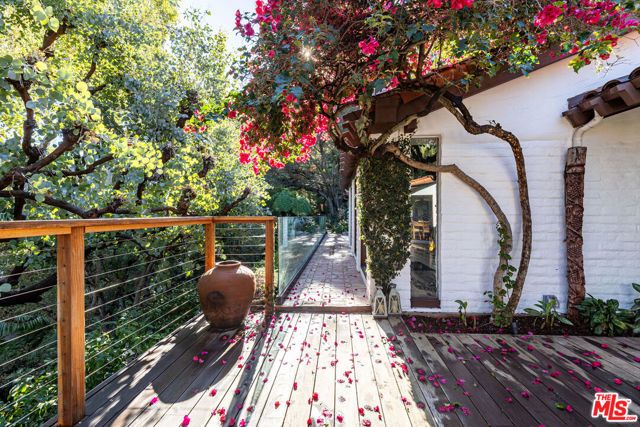 13166 Boca De Canon Lane, Los Angeles, CA 90049