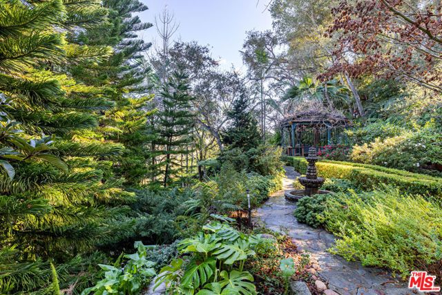 13166 Boca De Canon Lane, Los Angeles, CA 90049