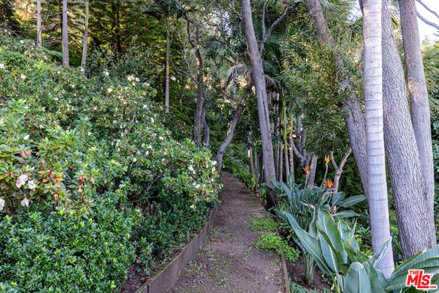 13166 Boca De Canon Lane, Los Angeles, CA 90049