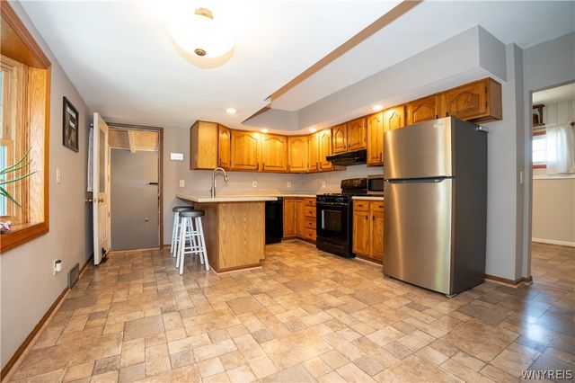 400 Collins Avenue, West Seneca, NY 14224